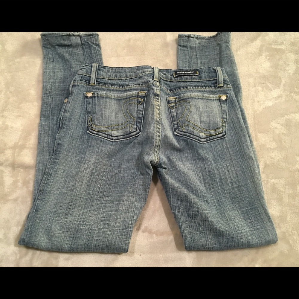 ROCK & REPUBLIC "ROTH" Distressed Skinny Jeans S26